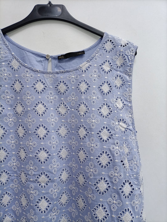 SFERA. Top azul bordado T.m