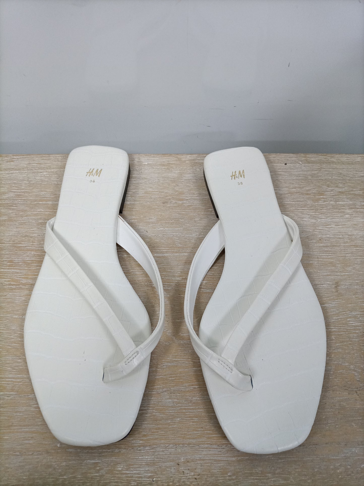 H&M. Sandalias serpiente T.38