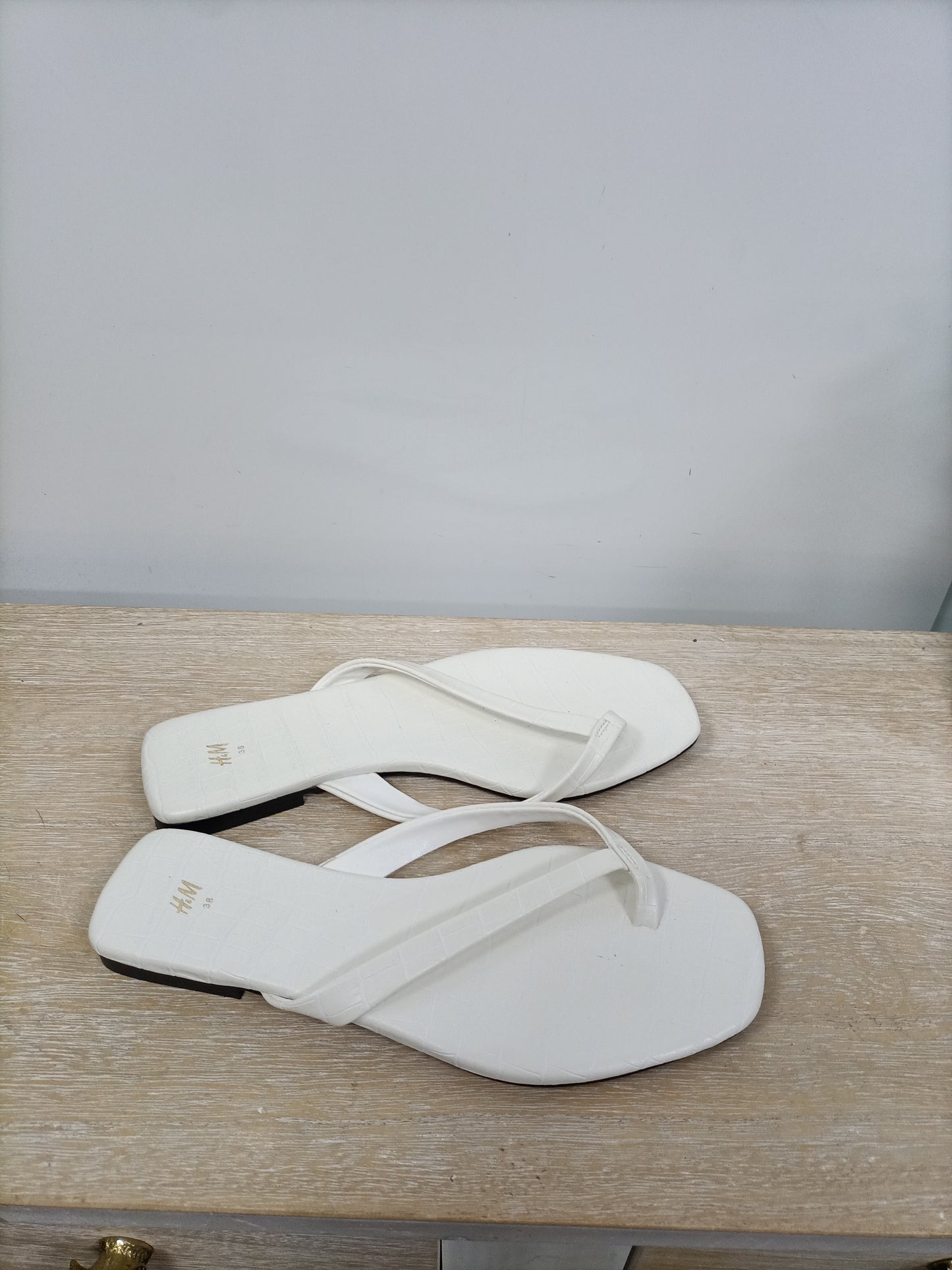 H&M. Sandalias serpiente T.38