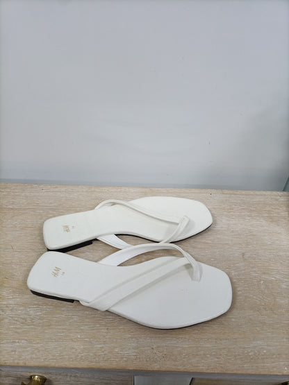 H&M. Sandalias serpiente T.38