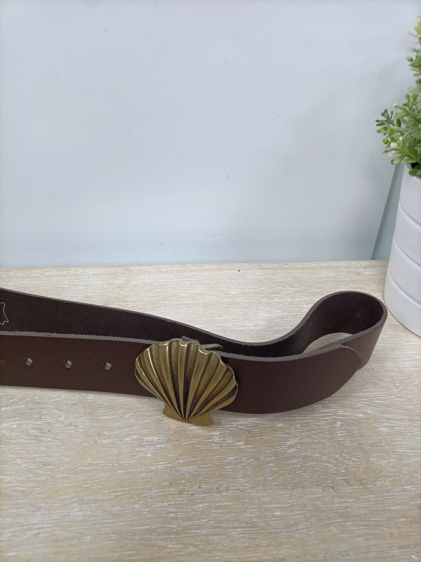 OTHERS. Brown leather belt (80)