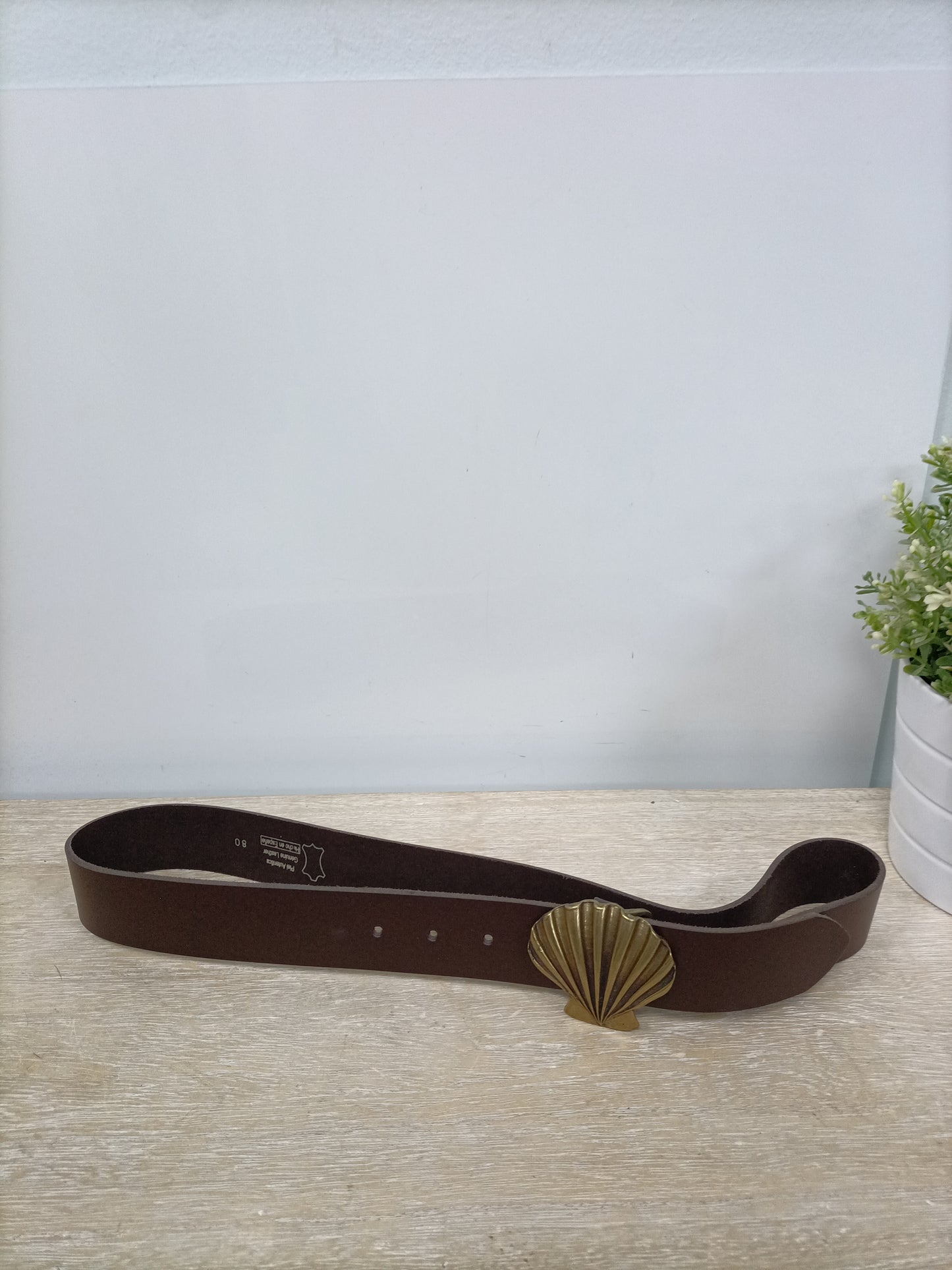 OTHERS. Brown leather belt (80)