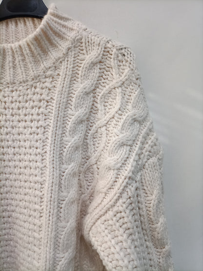 ZARA. Jersey gordito ochos T.s