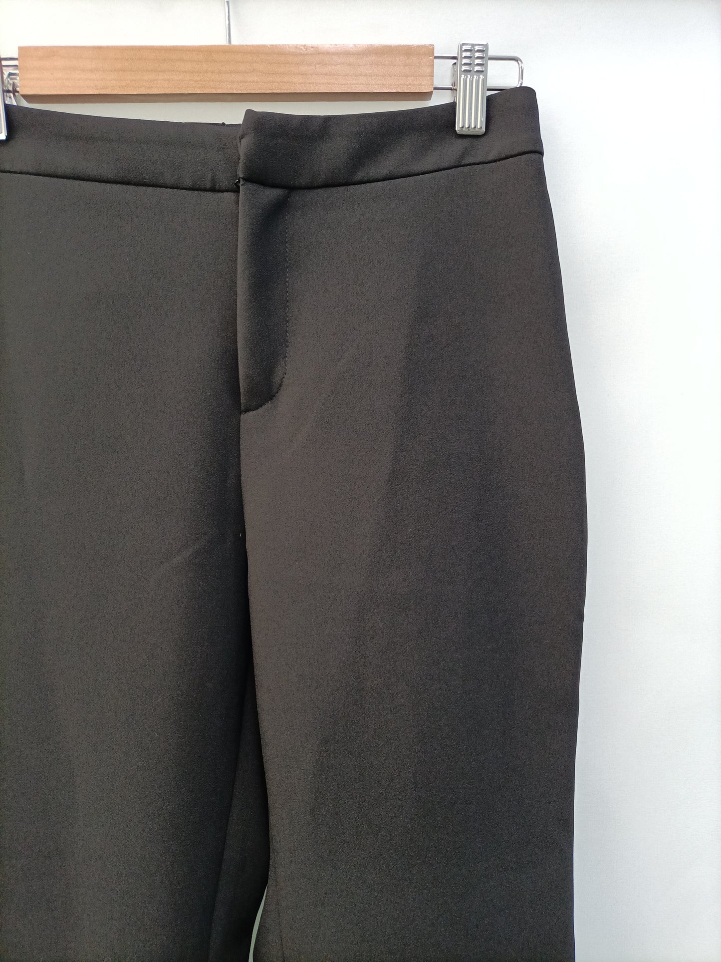 SFERA. Pantalón negro volante T.s