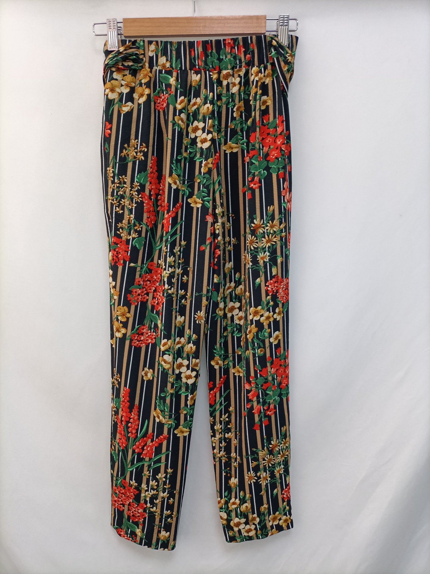 ZARA. Pantalón fluido flores T.s