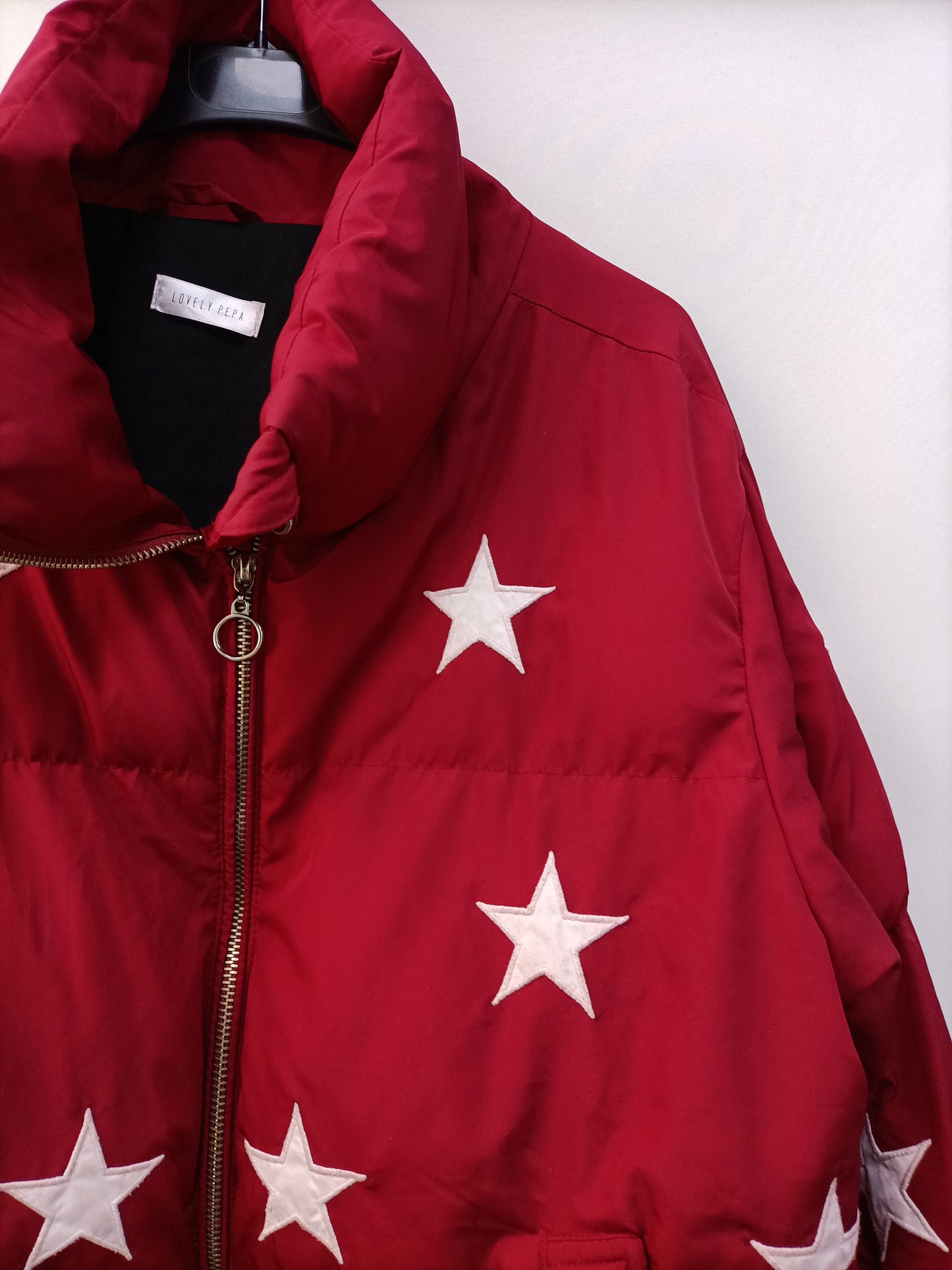 LOVELY PEPA. Plumas burdeos estrellas T.m