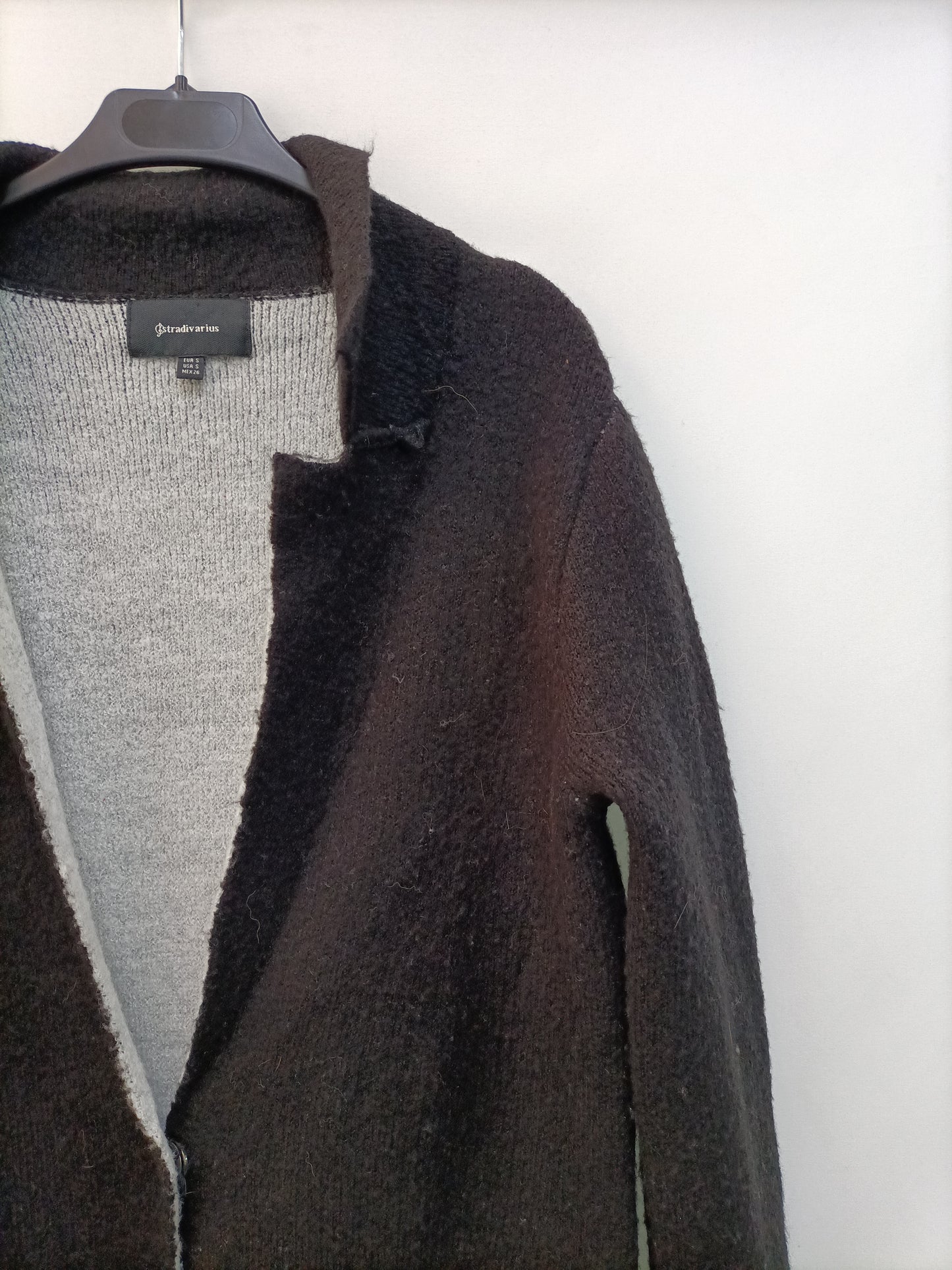 STRADIVARIUS. Black knitted cardigan Tm