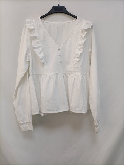 SHEIN. Blusa blanca volantes T.M