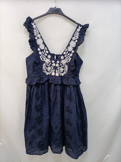 ZARA. Vestido azul troquelado T.m