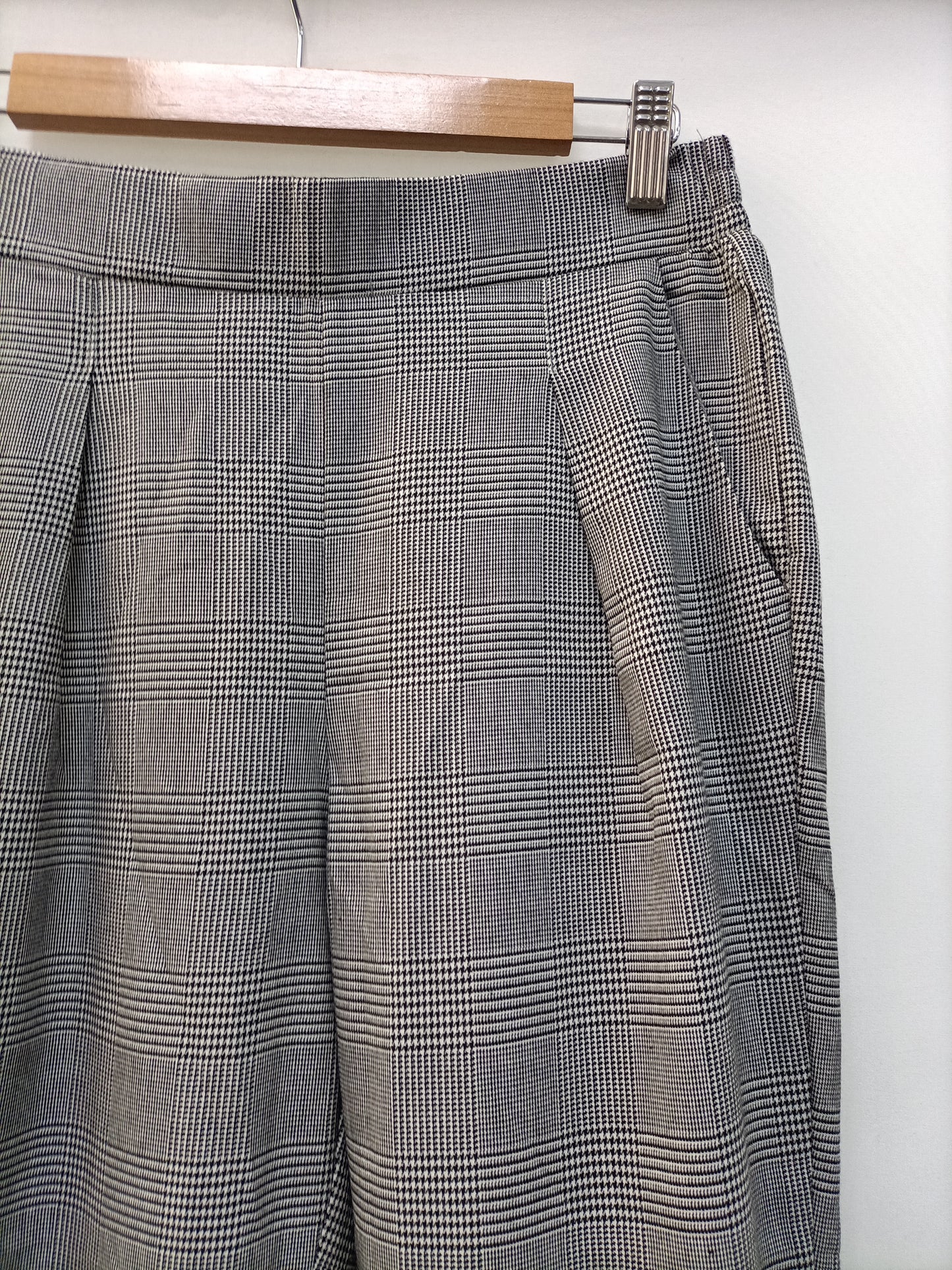STRADIVARIUS. Flowy checked trousers Tm