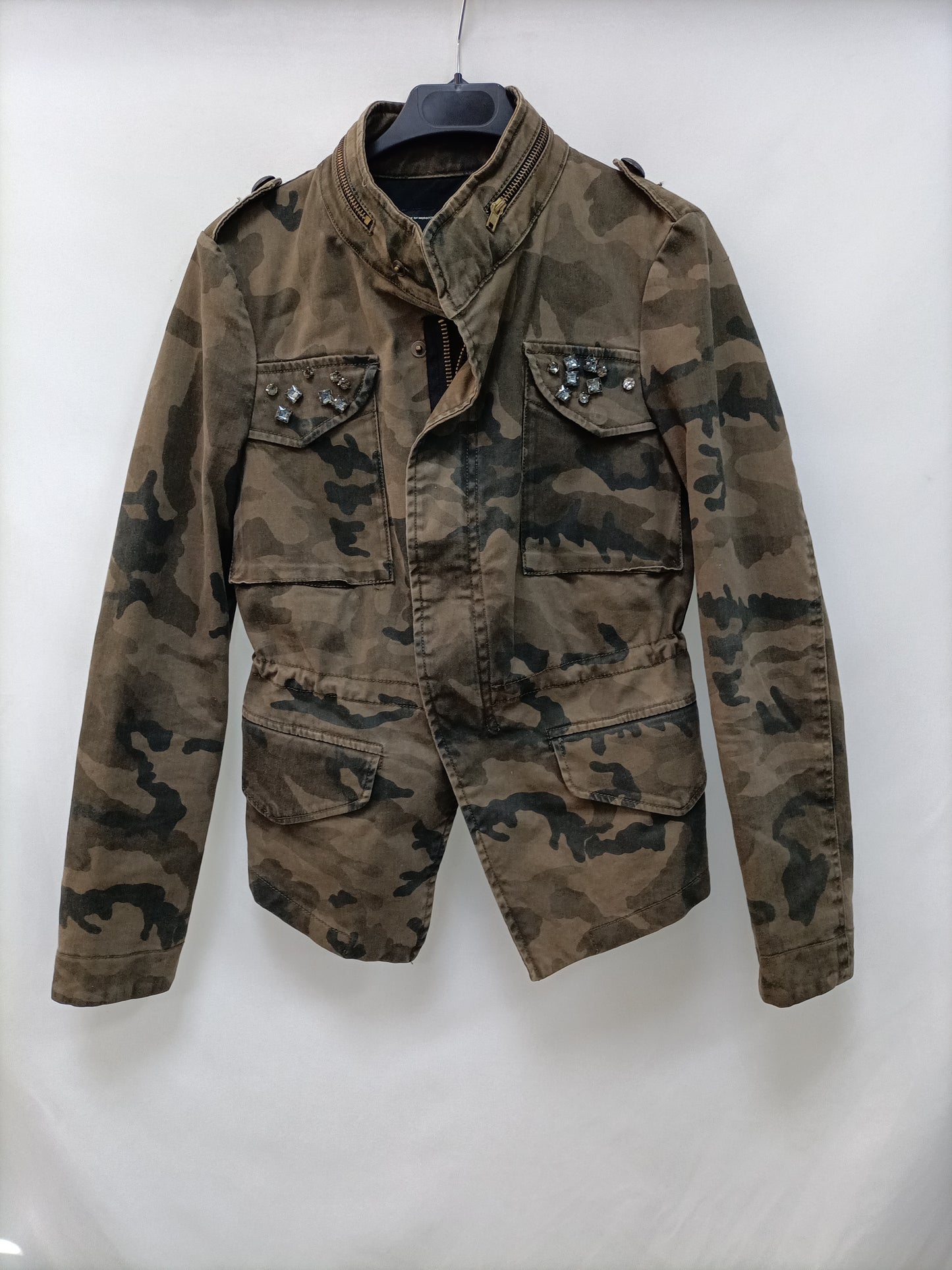 ZARA. Parka verde camuflaje T.s