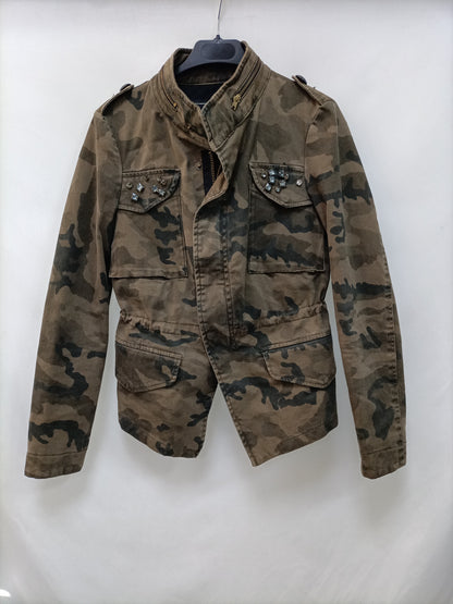 ZARA. Parka verde camuflaje T.s