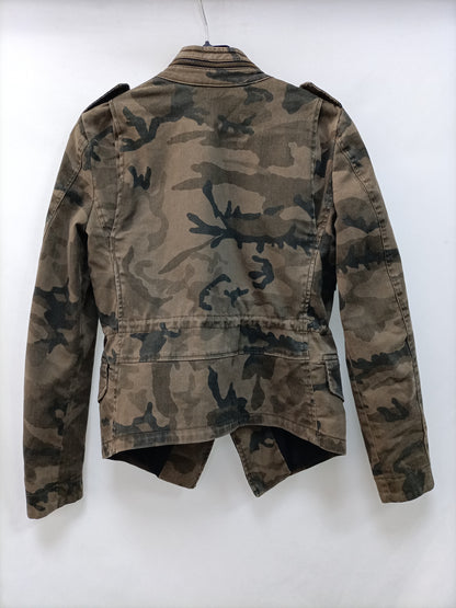 ZARA. Parka verde camuflaje T.s