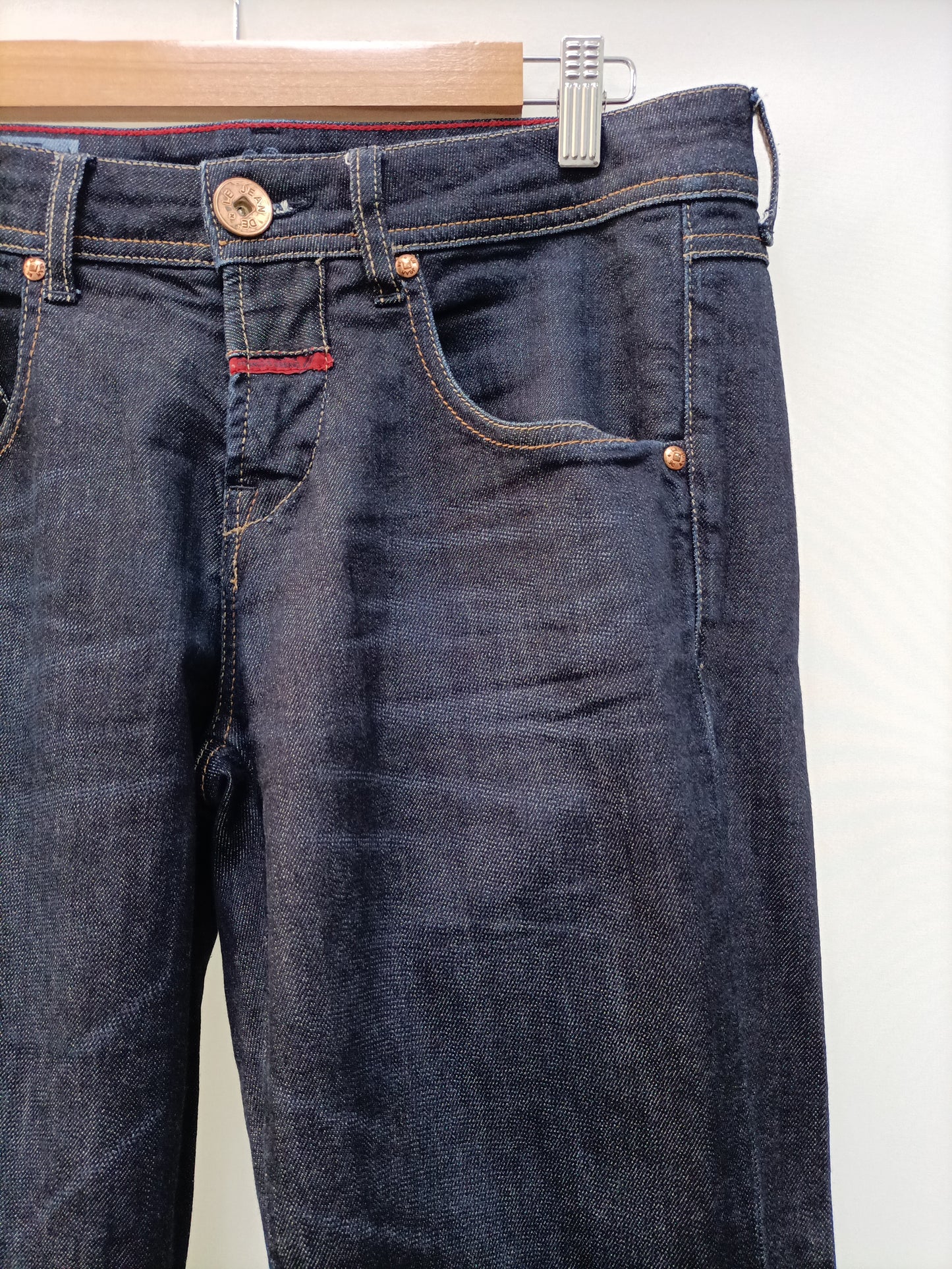 TWENTY. Pantalón campana oscuro T.32(42)