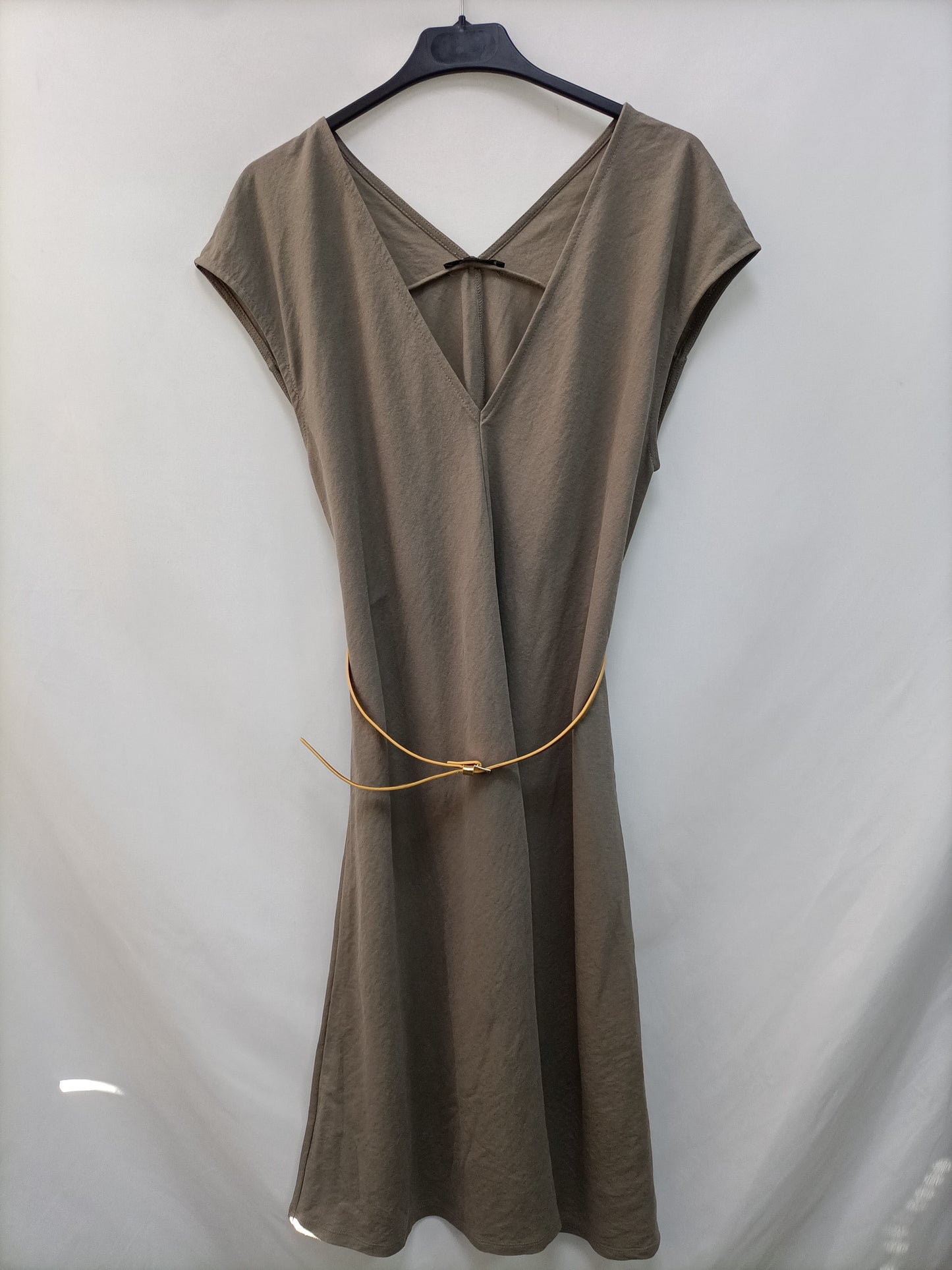 ZARA. Vestido midi beige T.s