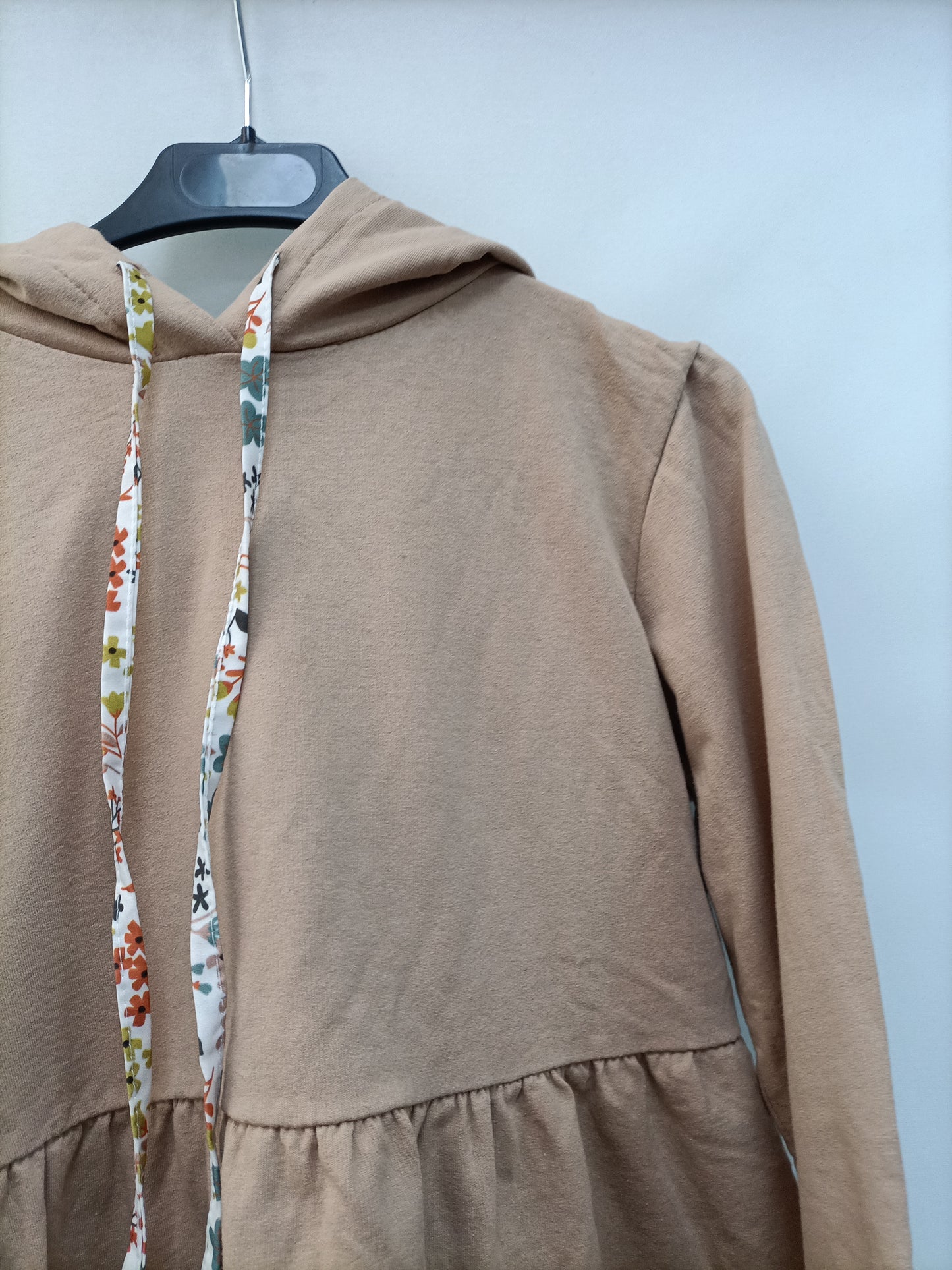 OTHERS. Camel ruffled Ts sweatshirt