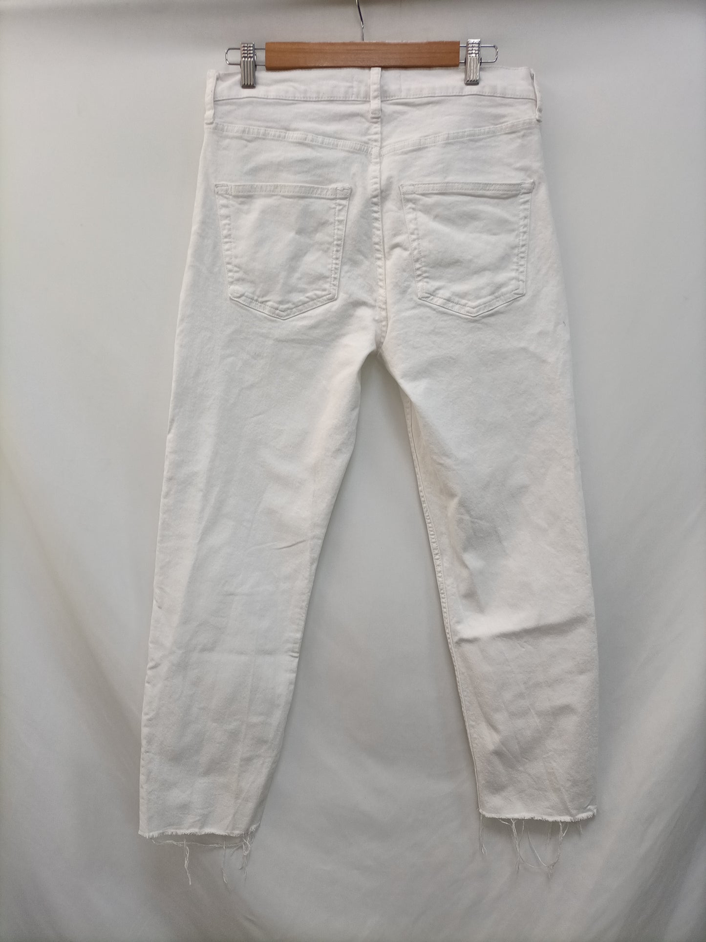 market. ZARA. Pantalón blanco recto T.40