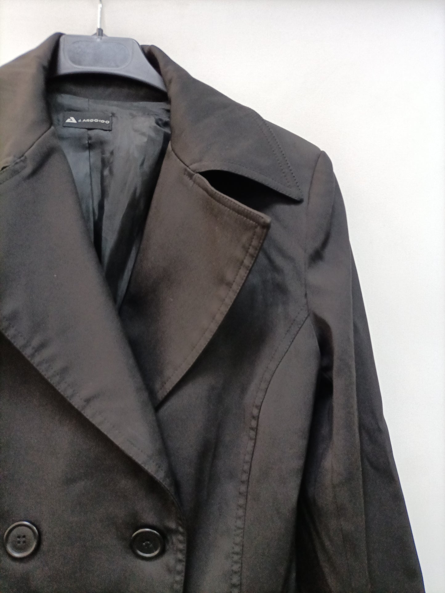 J.ARGGIDO. Gabardina negra corta T.40