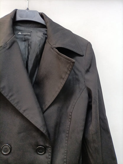 J.ARGGIDO. Gabardina negra corta T.40
