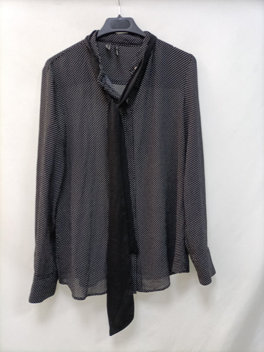 MANGO. Blusa negra lunares T.s