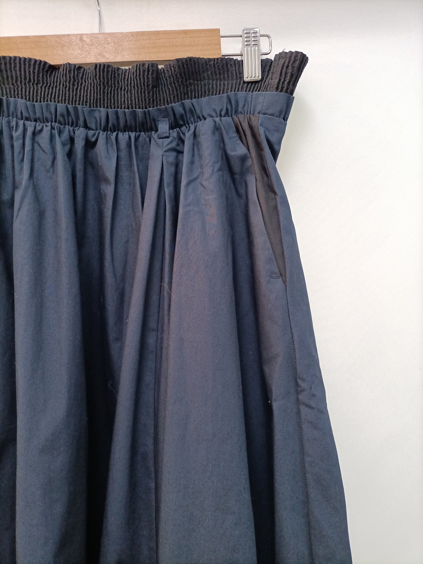 ZARA. Falda midi azul T.m