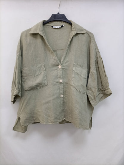 ZARA. camisa fluida verde T.l