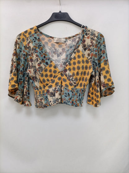 PULL&BEAR. Top estampado flores  T.m