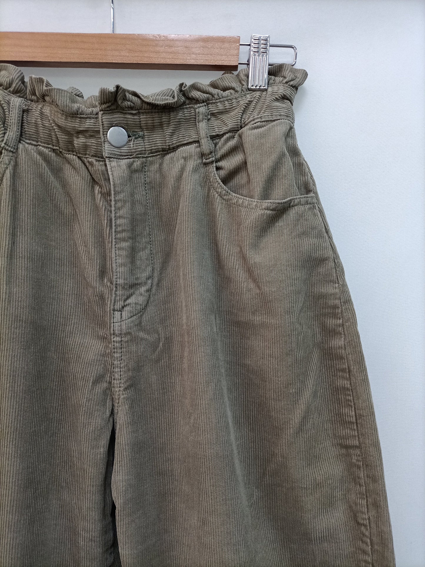 ZARA. pantalón verde slouchy T.36