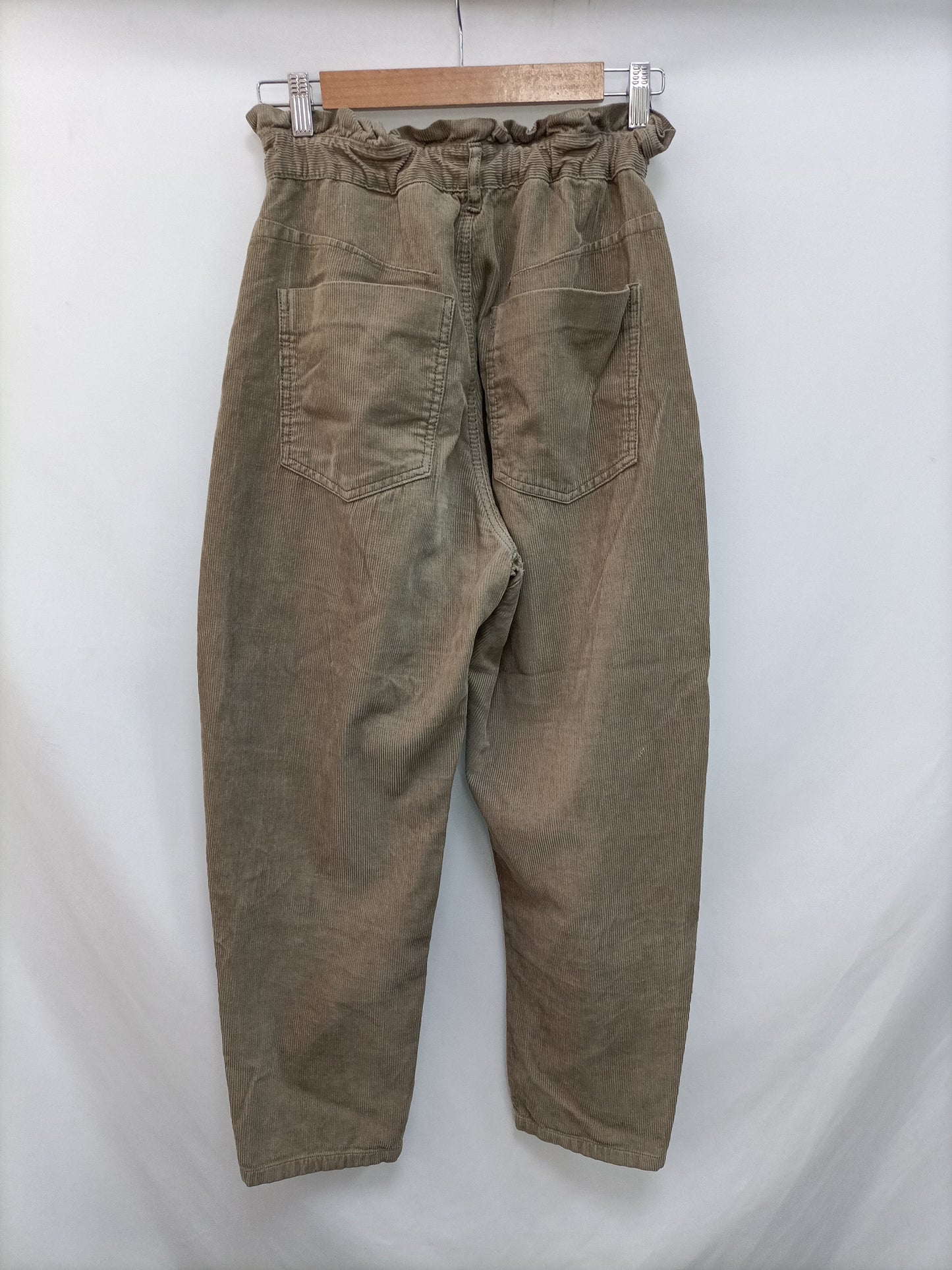 ZARA. pantalón verde slouchy T.36