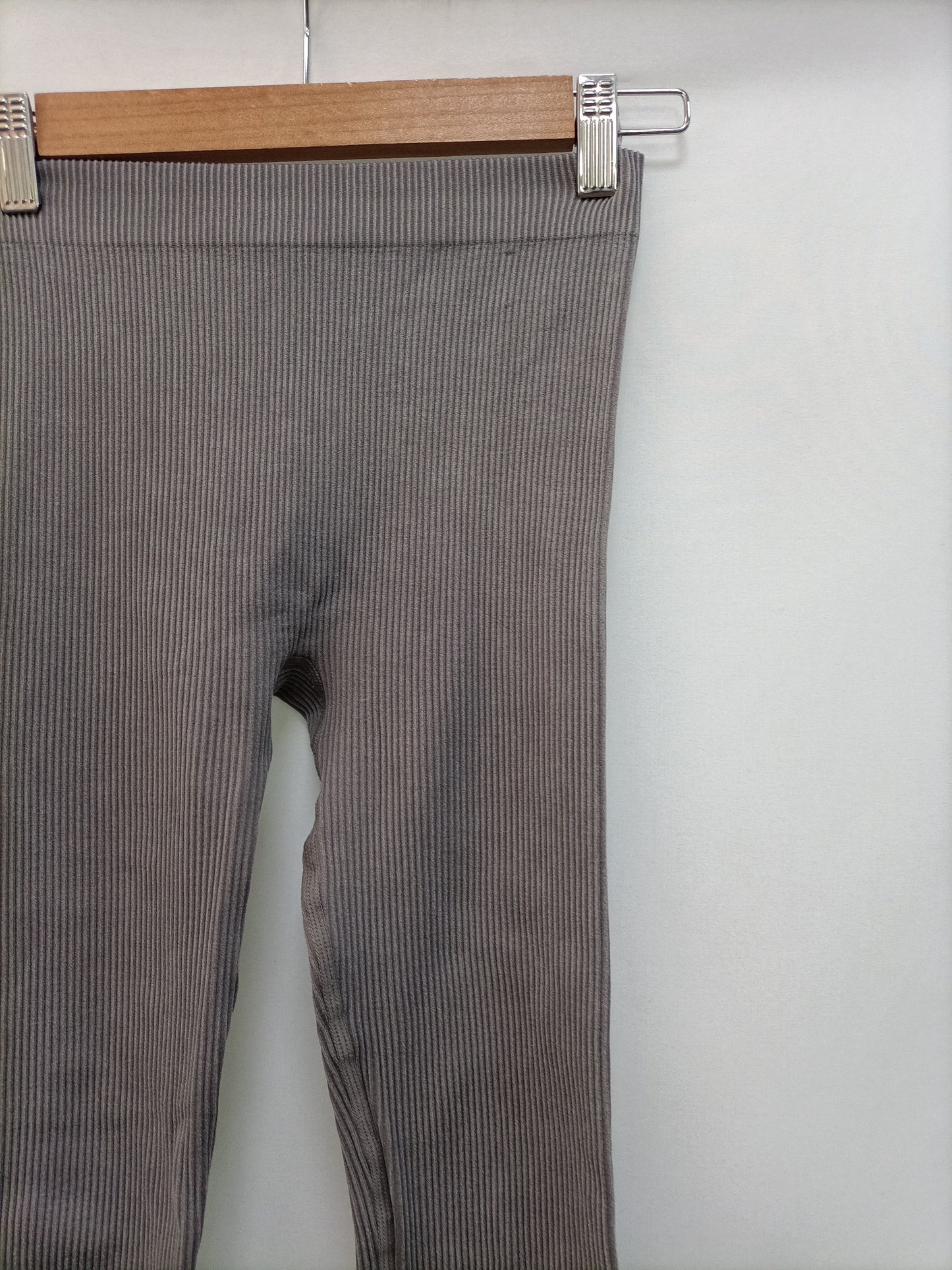 ZARA. Leggins canalé gris T.xs/s