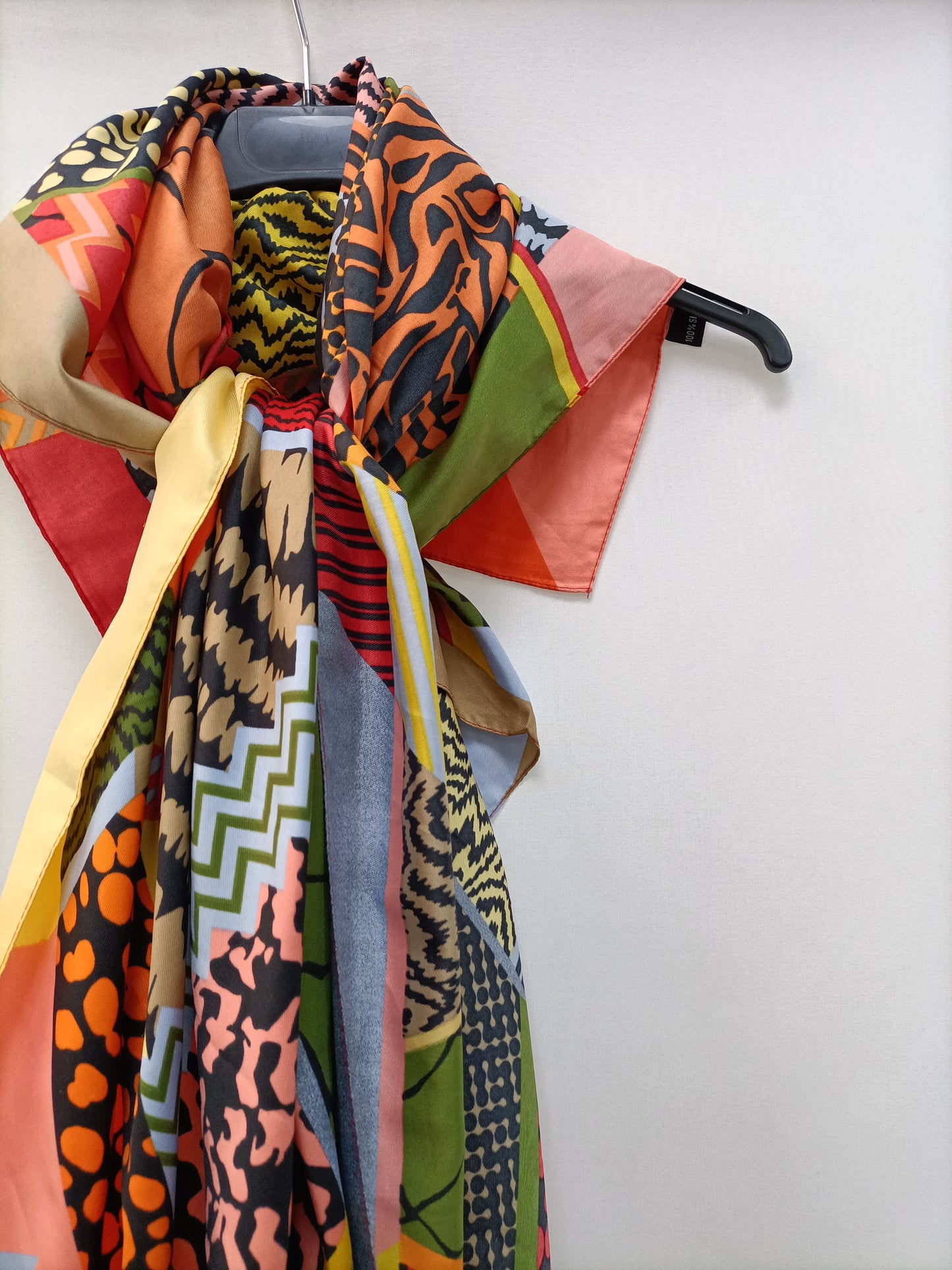 OTRAS. Pañuelo seda multiestampado