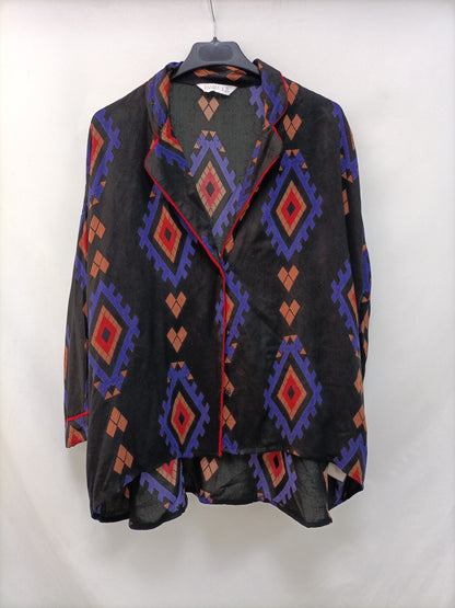 COMPAÑIA FANTASTICA. Blusa negra estampada T.s