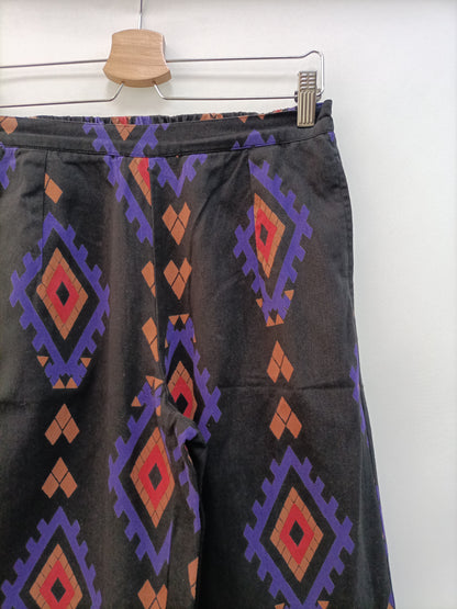 COMPAÑIA FANTASTICA. Pantalón negro estampado T.m