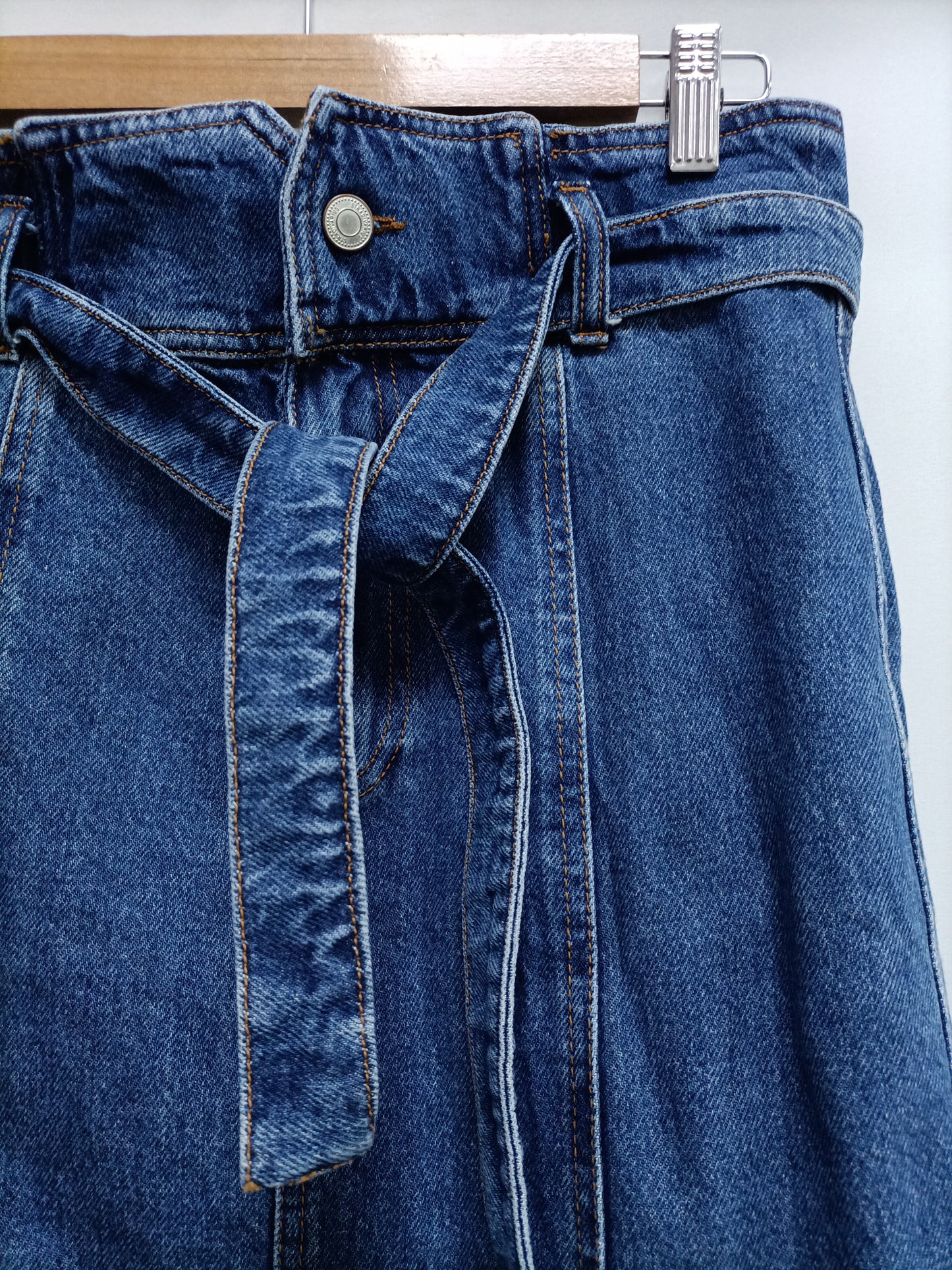 STRADIVARIUS. Falda denim lazada T.40