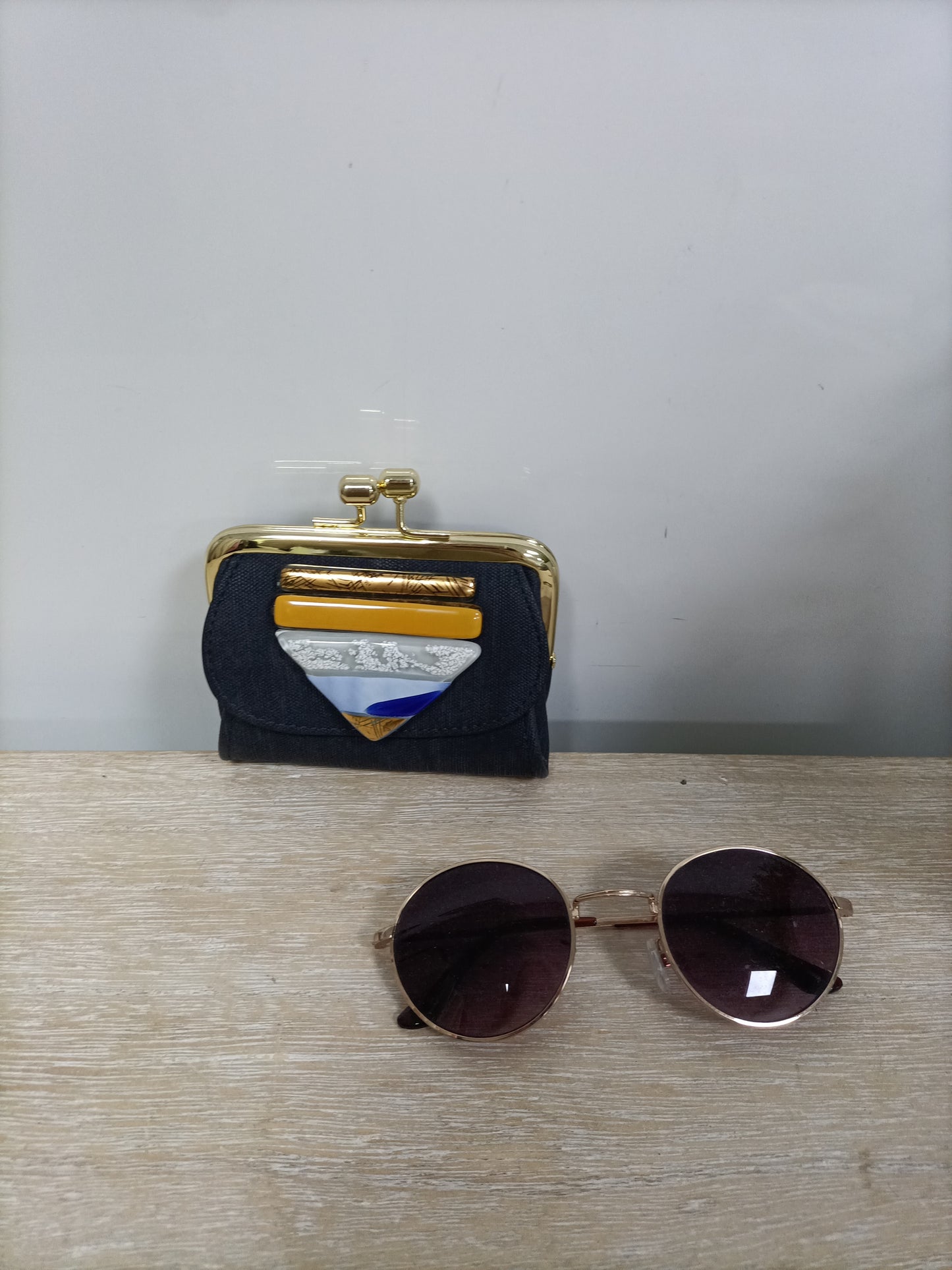 OTRAS. Monedero gris (TARA)