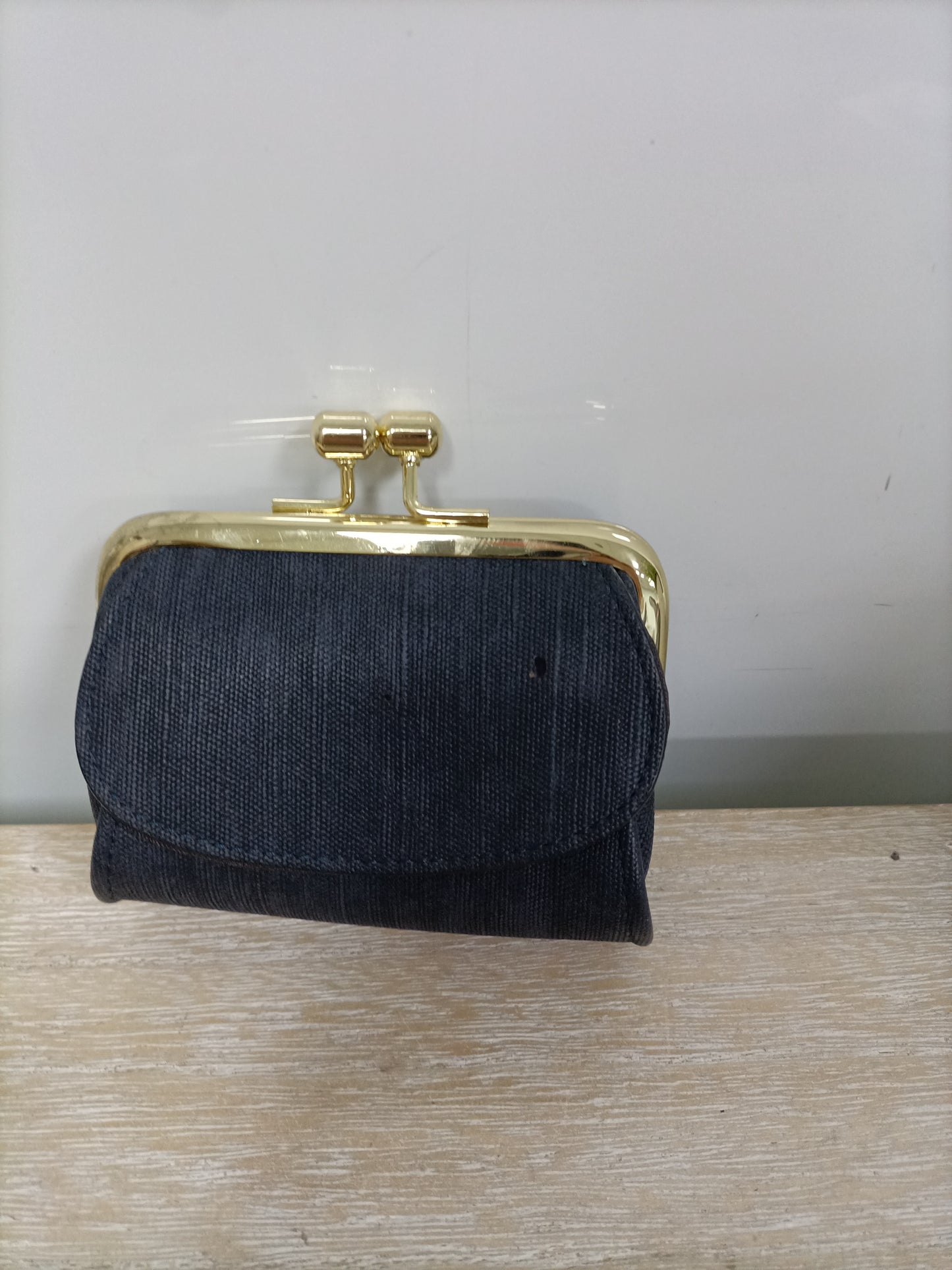 OTRAS. Monedero gris (TARA)