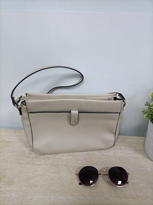 MISAKO. Bolso beige polipiel