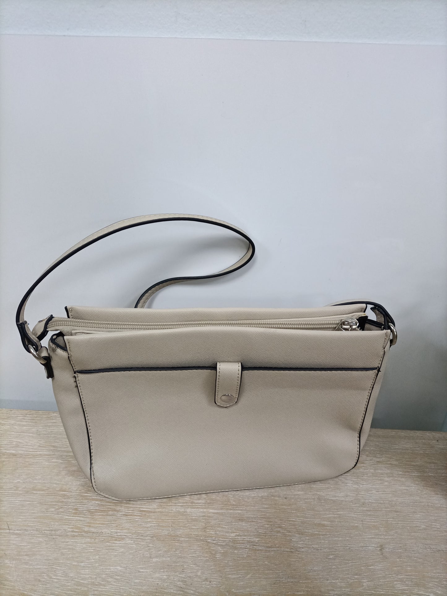 MISAKO. Bolso beige polipiel