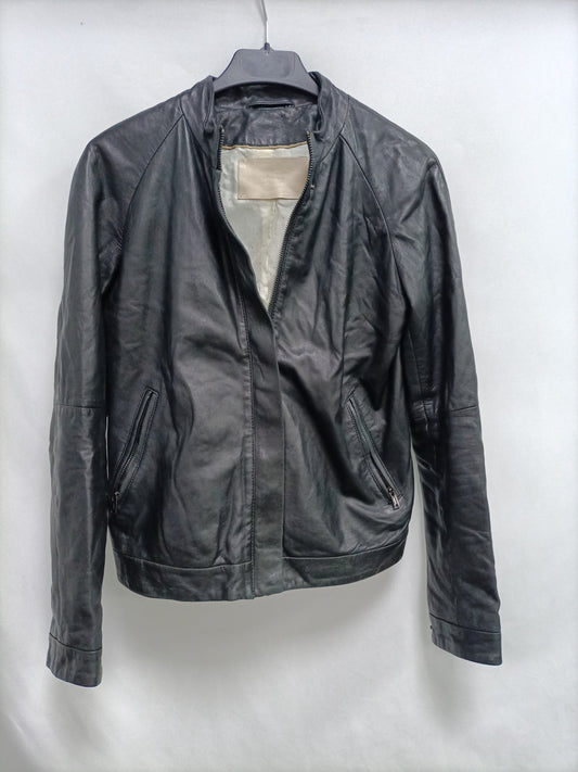 UTERQÜE. Cazadora negra piel T.xs