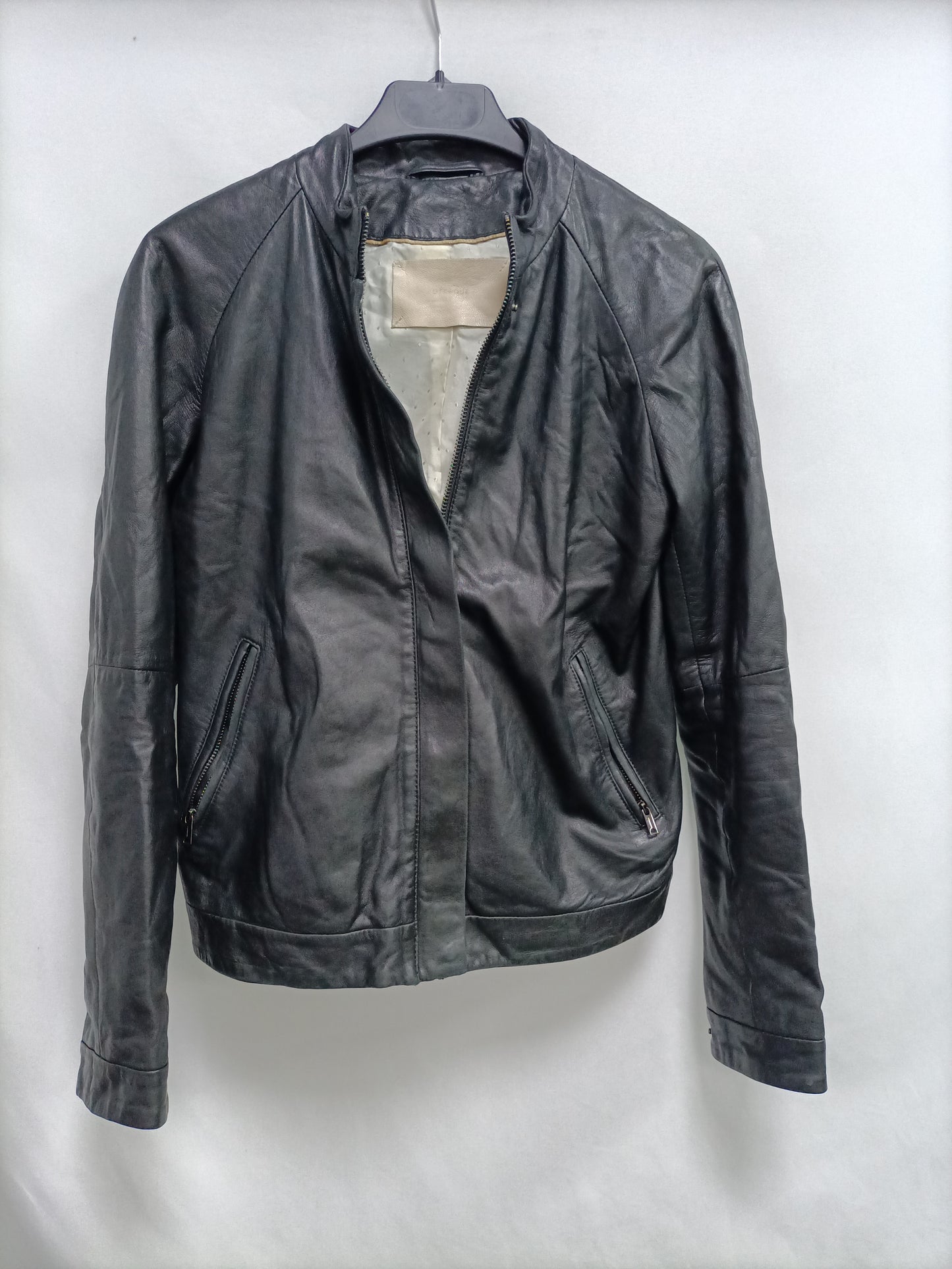 UTERQÜE. Cazadora negra piel T.xs