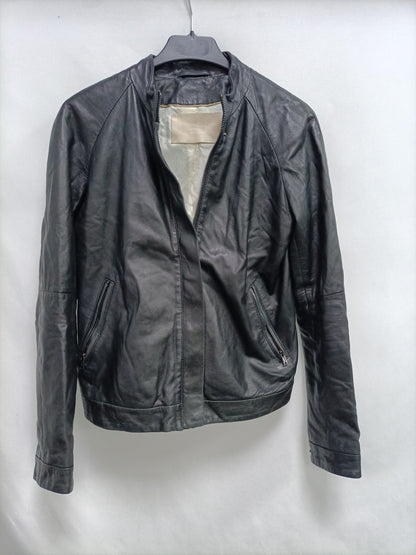UTERQÜE. Cazadora negra piel T.xs
