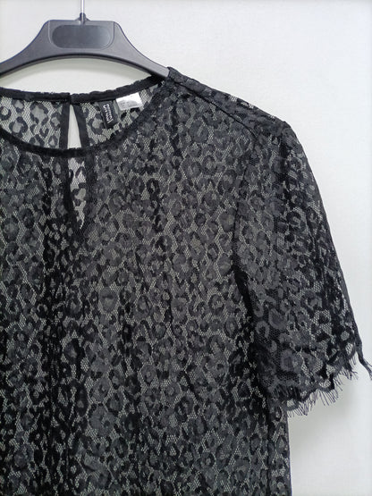 H&M. top encaje negro T.34