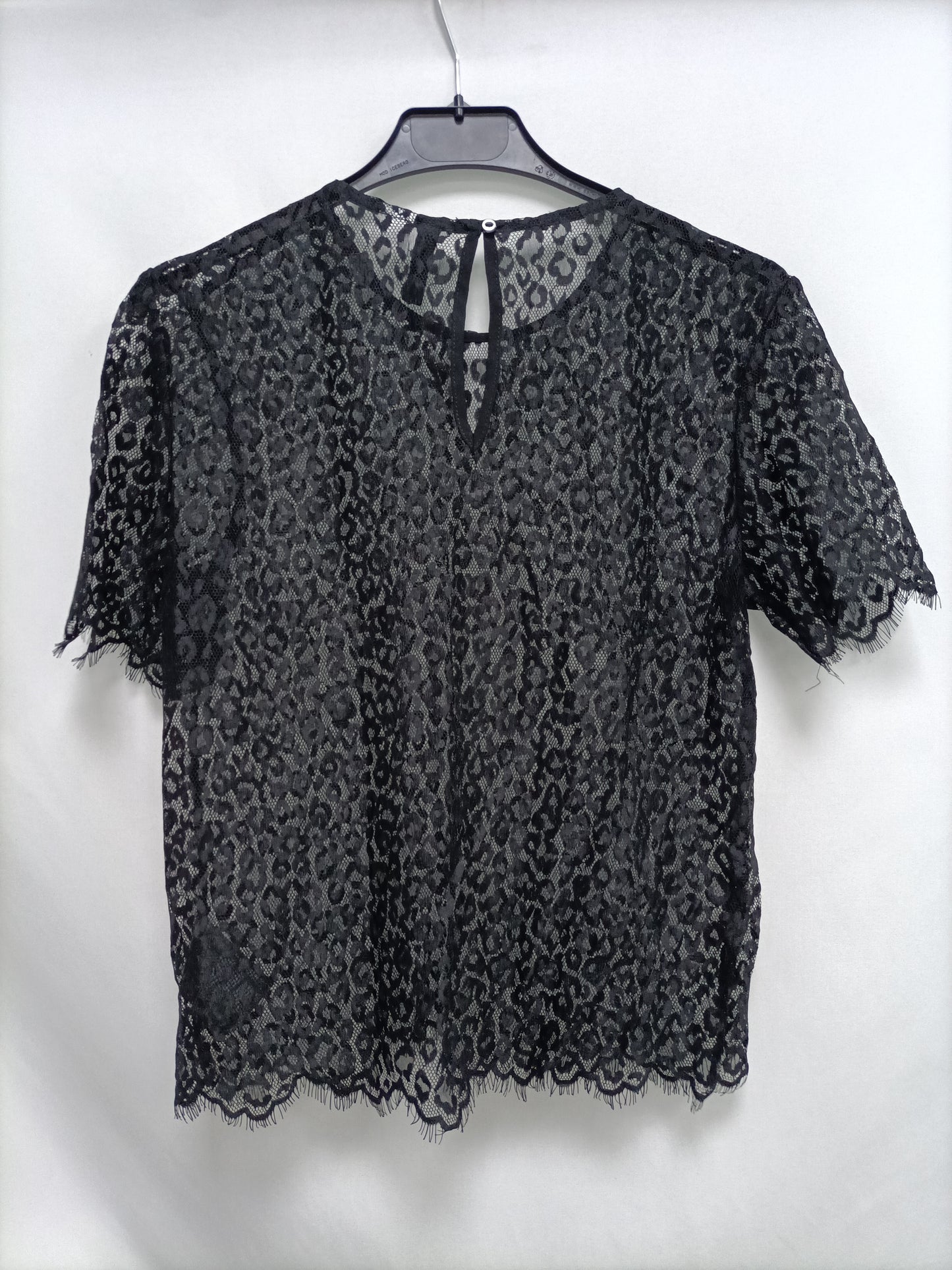 H&M. top encaje negro T.34