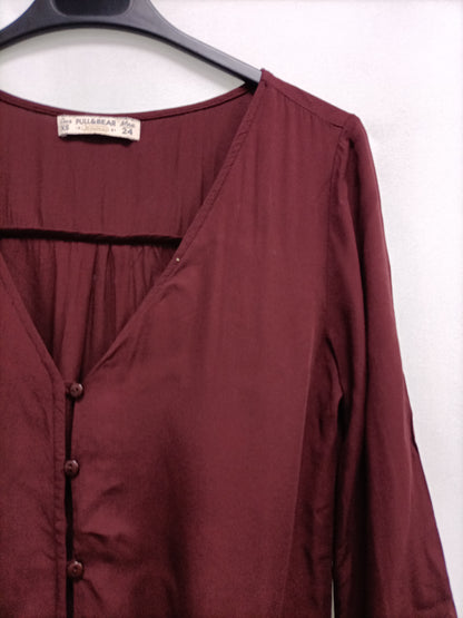 PULL&BEAR. Blusa burdeos lazada T.xs