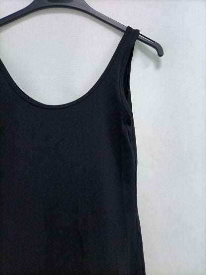 H&M. Vestido negro entallado T.s
