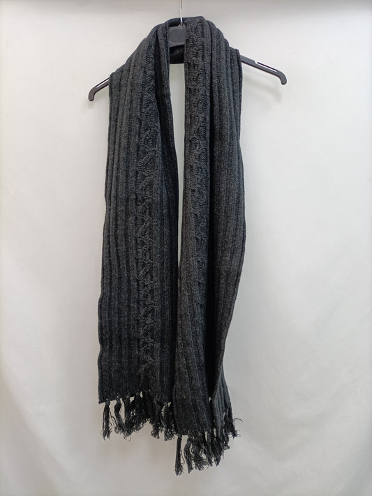 CHURH'S. Gray scarf