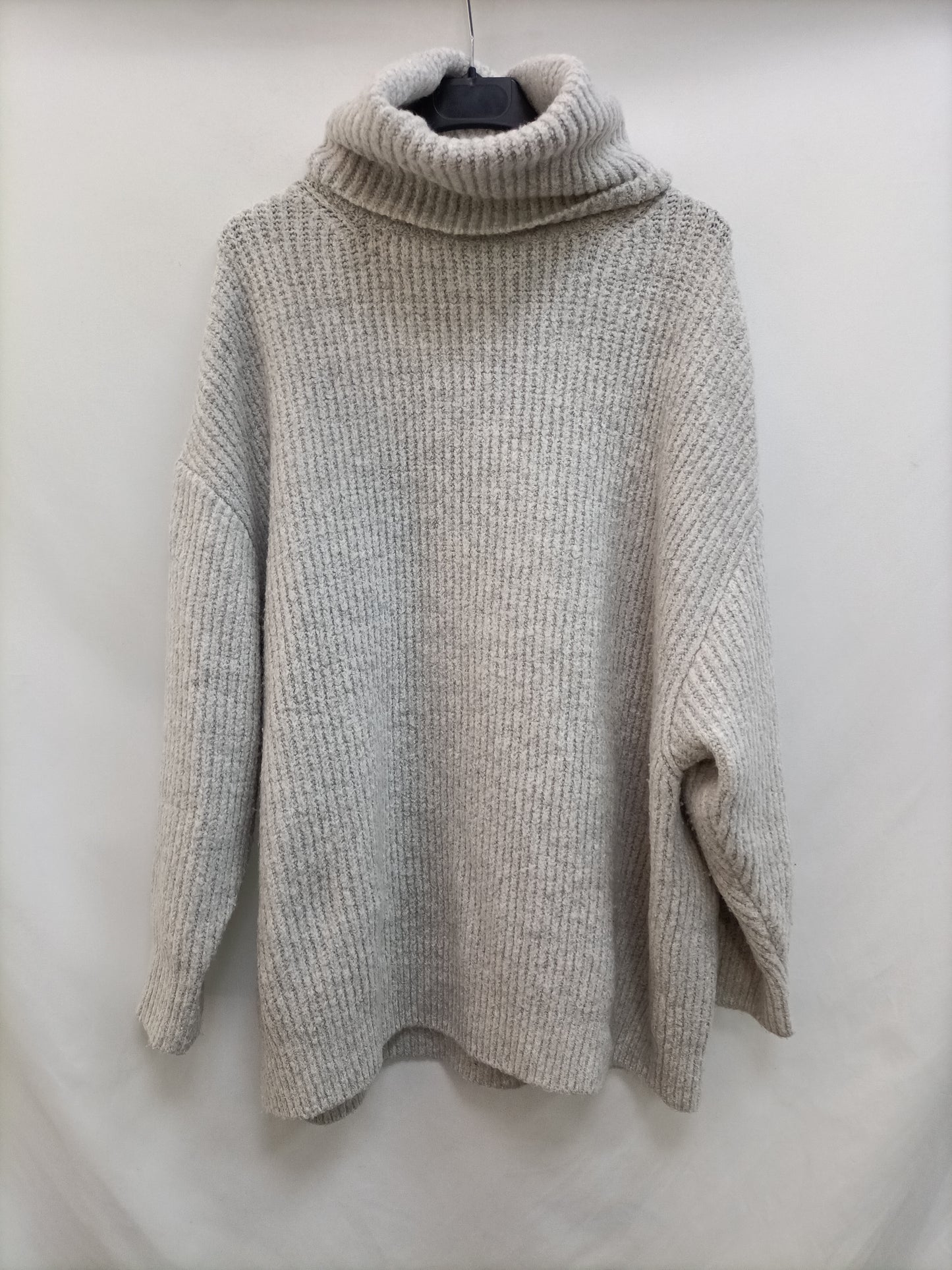 ZARA. Oversized gray sweater Ts