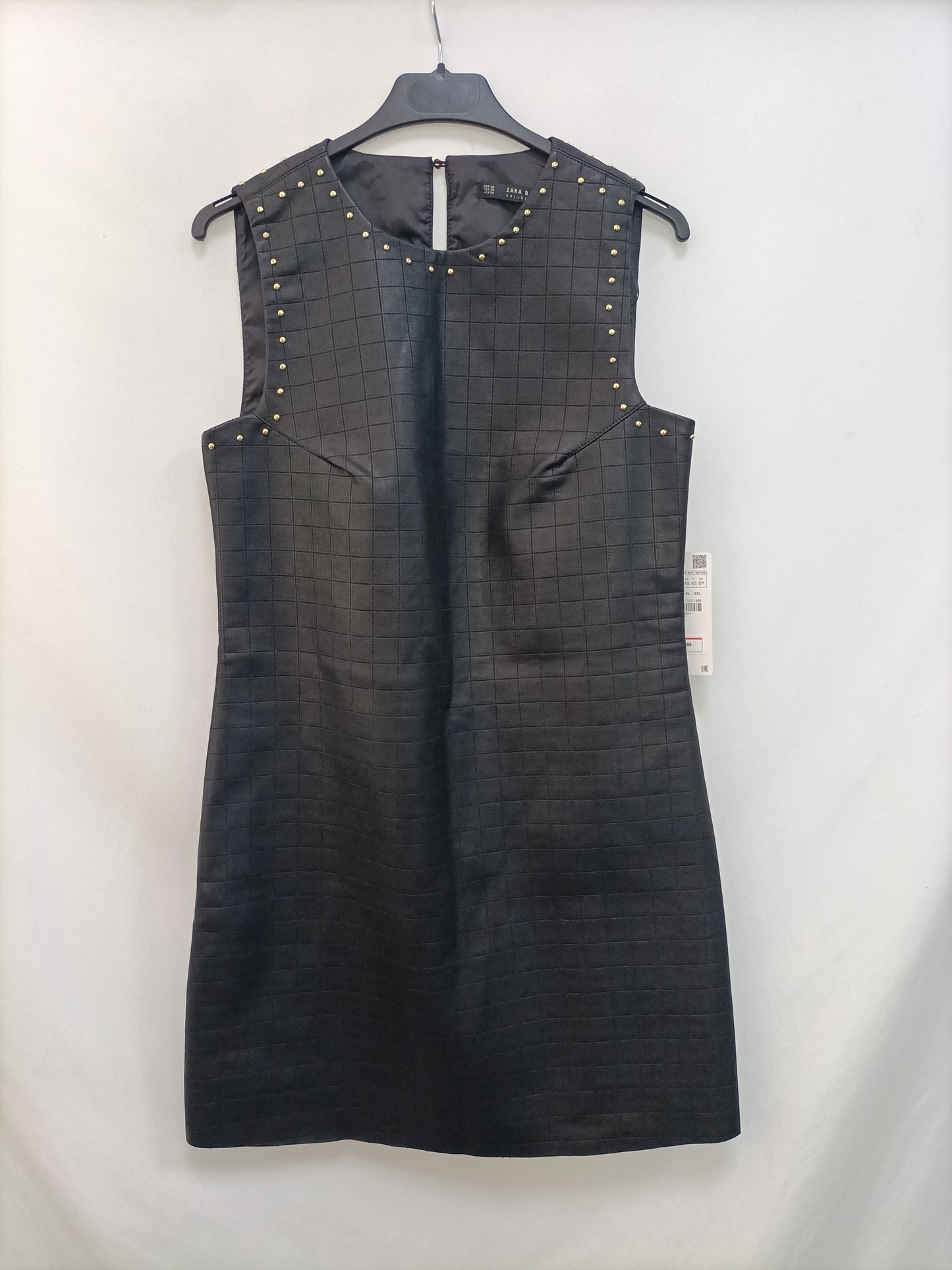 ZARA. vestido negro tachuelas T.xs