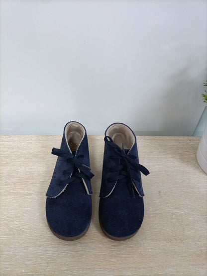 PISAMONAS. Botitas azules cordones T.27