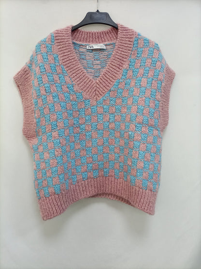 ZARA. Checkered vest with Ts